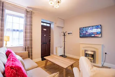 Image de Sweet 16 '' 2 chambres à coucher, 1 maison de ville de salle de bains. 180 mètres du quartier latin. Parking. 4 personnes