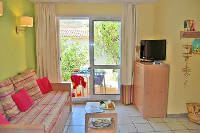 Image de Appartement avec Vue sur la Mer, Ă 500m de la Plage | Piscine sur place!