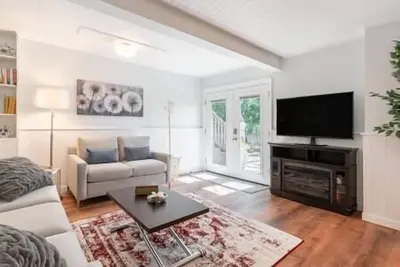 Image de Appartement confortable d'une chambre près de l'hôpital pour enfants et de l'Uw.