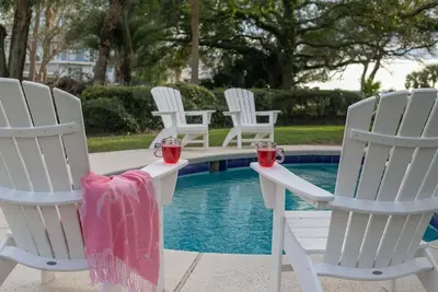 Image de Maison de 3 chambres à coucher 75 mètres de la plage avec piscine privée!