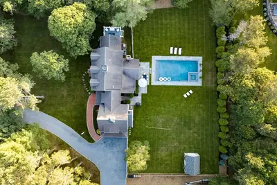 Image de Nouvelle Liste: Super emplacement à Katama avec plage privée sur la baie de Katama!