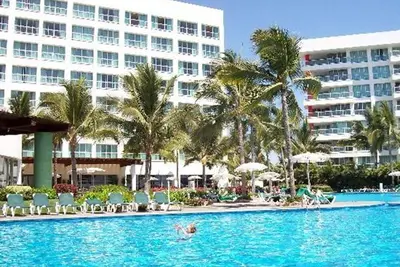 Image de Belle suite 2 chambres / 2 salles de bains avec vue sur la mer et le jardin