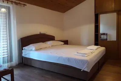 Image de Appartement de deux chambres avec la terrasse et la vue sur le mer Suha Punta, Rab (A-5050-d)