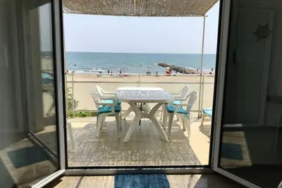Image de Entièrement rénové : Appartement avec vue panoramique sur la mer au 1er étage