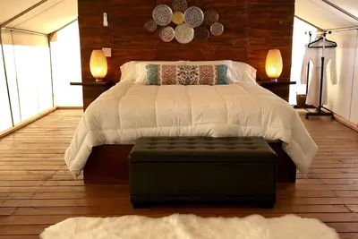 Image de Glamping signifie profiter de la nature d'une manière confortable