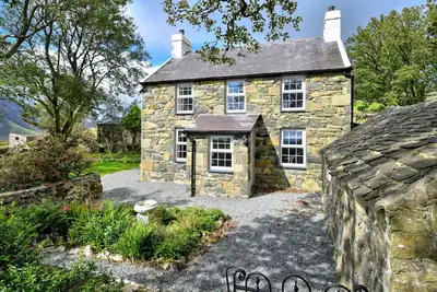 Image de Maes y Llan - Quatre Chambres Maison, Couchages 8