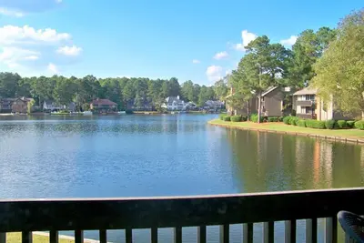 Image de Superbes vues sur le lac à Pinehurst!