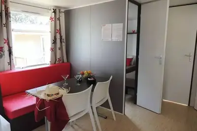 Image de Mobil-home Confort + Sunny 27m² (2 chambres + terrasse couverte comprise - Tv ) arv/départ samedi 4 personnes