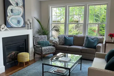 Image de Annapolis -Eastport - -3 Chambre à coucher- 3 salles de bain avec parking