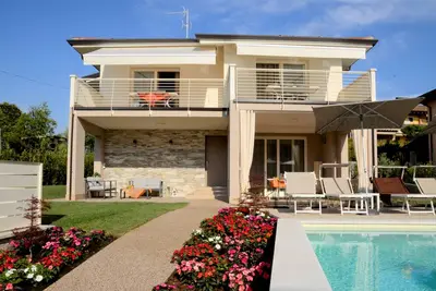 Image de \"Melograno\" Charmant appartement avec piscine à Lazise sur le lac de Garde.