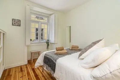 Image de Nouveau! Appartement spacieux 4br jusqu'à 8 personnes