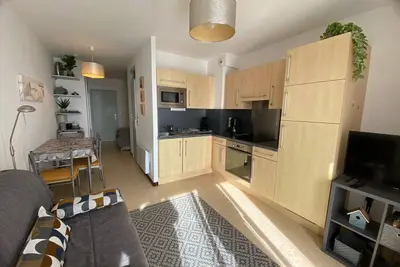 Image de Appartement ⭐⭐ face à l'Étang de Thau, proche thermes, balcon et animaux bienvenus
