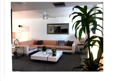 Image de 2 Br, 2. 5 Ba, Grande Maison De Ville Avec Garage 2 Voitures Dans Un Endroit Parfait