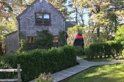 Image de Octobre Ă Nantucket Comfy Cottage - courte promenade de la plage, les chiens sont Ok!