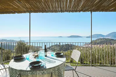Image de I Pini : vue mer illimitée, piscine, tennis, parking + parking priv. à Lerici.