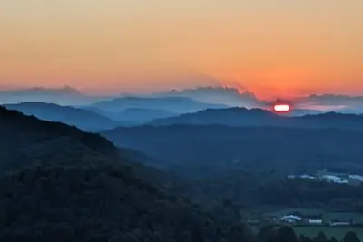 Image de Long Range Mountain & Valley Views depuis ce magnifique chalet