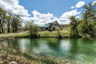 Image de Escapade paisible pour les familles et amis pour profiter de la belle solitude du Wyoming.