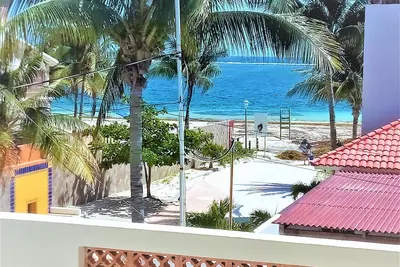 Image de Beach Guest Suite (A3-2), piscine, en ville, paddle bd, kayaks, vélos, équipement de plage.