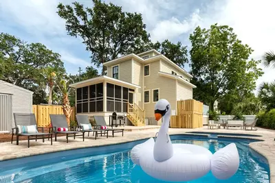 Image de Récemment rénové et décoré pour l'été 2019 avec piscine privée et spa Oasis