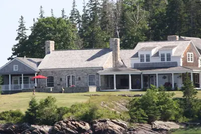 Image de Maison de bord de mer avec des vues spectaculaires sur les îles Fox Thorofare