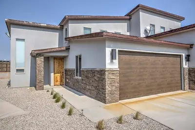 Image de Moab Home haut de gamme avec vues RedRock + HotTub & Patio