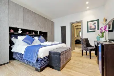 Image de Luxueux apartement de trois pièces avec balcon, au coin de la Via Veneto