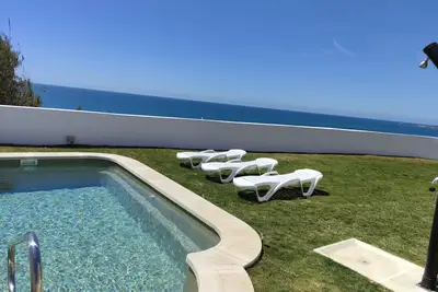 Image de Chalet \"El Cantil\" à côté de la plage d'El Roqueo