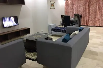 Image de Appartement neuf de 2 chambres près de Shaukat Khanum