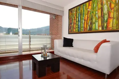 Image de Ursula C - 2 Br. Appartement exécutif avec balcon et vue sur la montagne