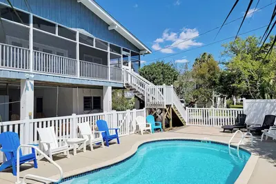 Maison de plage avec piscine privée, 2 grandes vérandas grillagées, à quelques pas de la plage