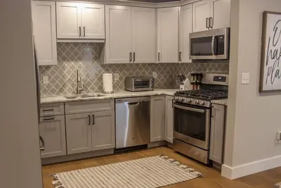 Image de Brand New condo de luxe au coeur de Bolton!