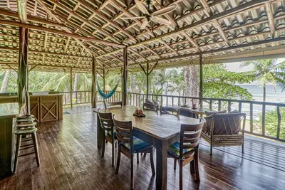 Image de Magnifique maison en bord de plage avec vue imprenable, piscine privée - chiens ok!