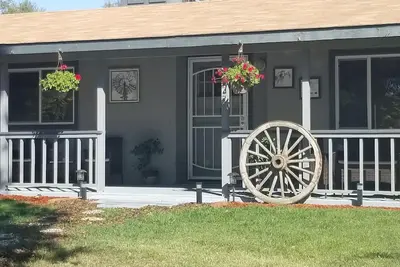 Image de Huron Ranch House / Yosemite / Bass Lake / Bbq<br><br>https: // www. airbnb. com / s / guides?<br>