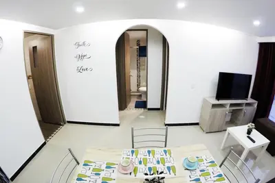 Image de Bel appartement neuf moderne! Près de l'aéroport Wi-Fi Netflix