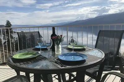 Image de Red Haven Retreat - Piscine & Spectaculaire Lakeviews - Suncrest Suite (suite étage principal)