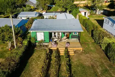 Image de Détendez-vous dans un vrai, mignon, confortable Bach à Takamatua