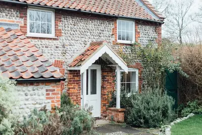 Image de Charming 3-bedroom flint cottage with sunny garden