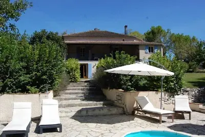 Image de Gîte français traditionnel avec 1 chambre, piscine privée (juin-septembre))