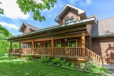 Image de Hébergement de sérénité - grande maison paisible-10 miles du coeur du centre-ville