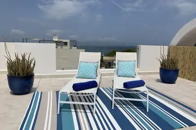 Image de Penthouse En Mer Dans Un Village Calme, Lent Et QUALITÉ