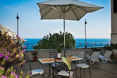 Image de Villa Ursula B: Un charmant appartement qui couvre tout l'étage supérieur d'une villa située dans le centre de Positano.