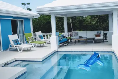 Image de Bord de l'eau - Piscine privée - 2 kayaks - Gazebo - Plongée en apnée depuis votre jardin!
