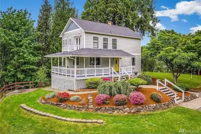 Image de Retraite confortable et privée de luxe avec 3 chambres à Creekside à Bothell avec terrain de sport