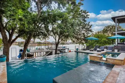 Image de Nouvelle inscription - Lakeshore Landing Magnificent Lbj Home w / Pool, Spa, Waterslide!