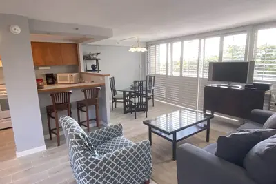 Image de Emplacement Diamond Head, spacieuse, super propre, suite King One Bedroom pour quatre personnes