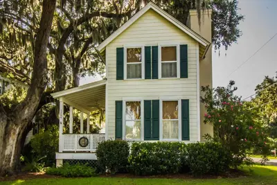 Image de Récemment classé charmant, chalet côtière Immaculée Low Country! Près de Dwntwn, Min à Parris Island