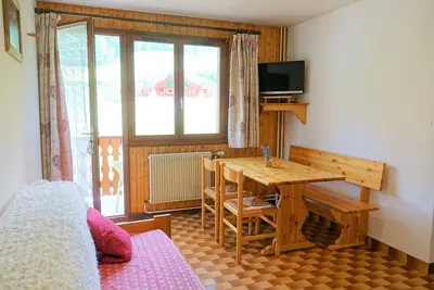 Image de Charmant appart 30m², 2 étoiles, 4 pers, pied des pistes, balcon sud, parking, Arêches à 3km