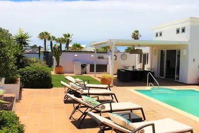 Image de Nouveau à partir de juillet 2019 - belle villa avec piscine privée