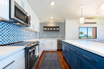 Image de Nouvelle liste! ! Concepteur de condo moderne en bord de mer de luxe rénové en août 2019