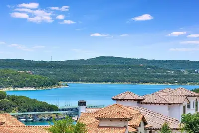 Image de Unique et magnifique Lakeway Home